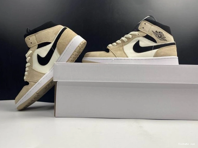 BQ6472 Mid Air 'Barely Orange' 1 -800 Jordan 0601